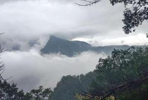 雾锁山头山锁雾