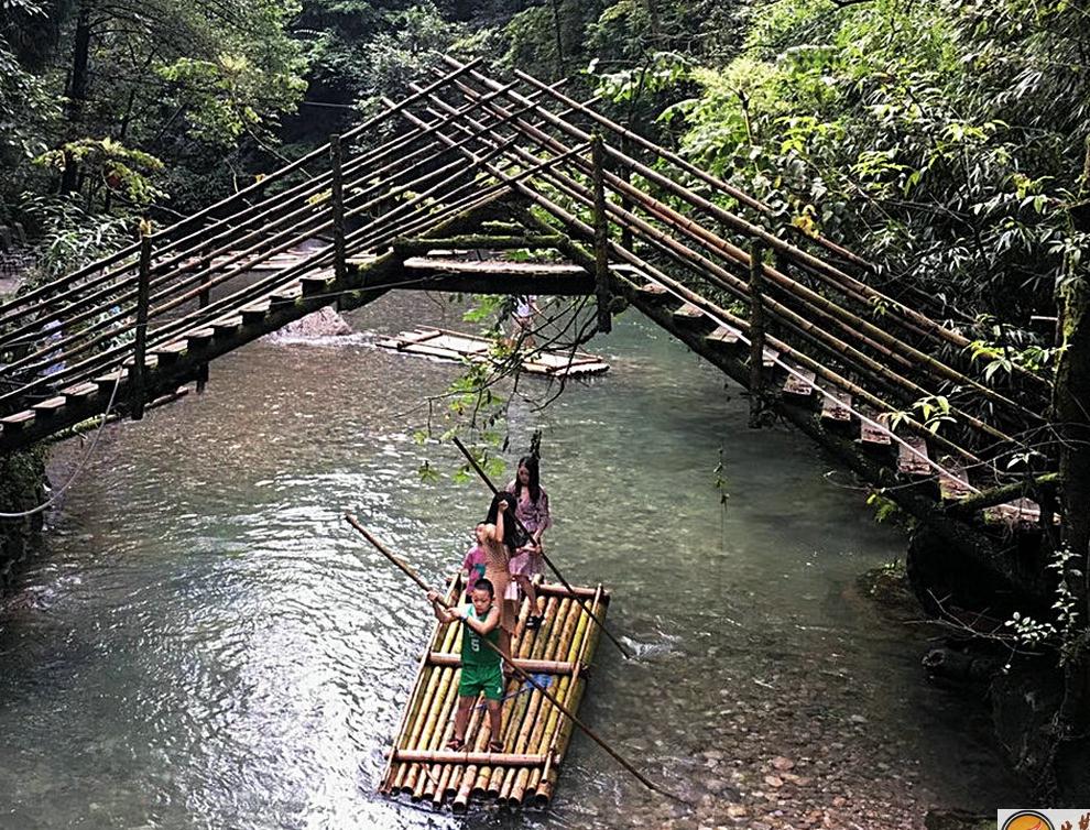 山涧竹筏-何建民