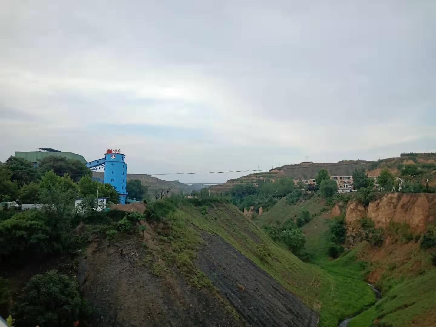 雨后矿山一角-张福乐