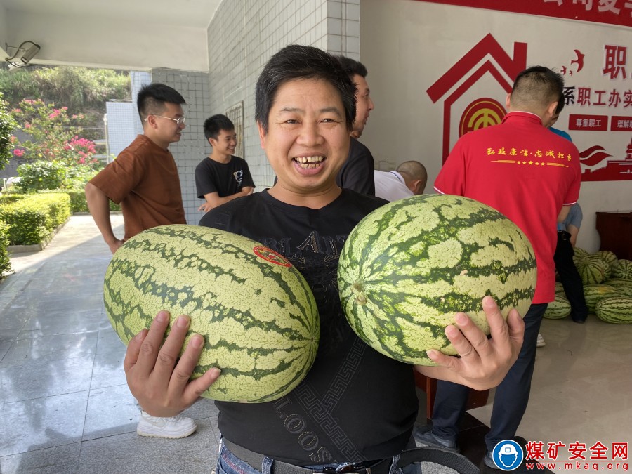 炎炎夏日送清凉丝丝关怀入心田——观文煤矿开展夏日送清凉活动