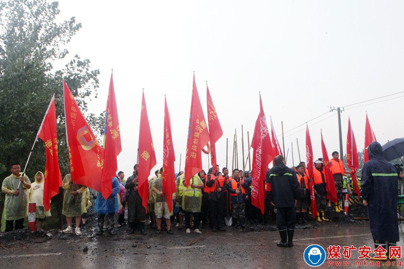 皖北煤电恒源煤矿组织参加濉溪县防汛抢险应急救援队伍实战拉动演练